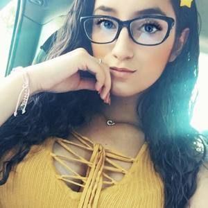 Meet your Posher, Carolina